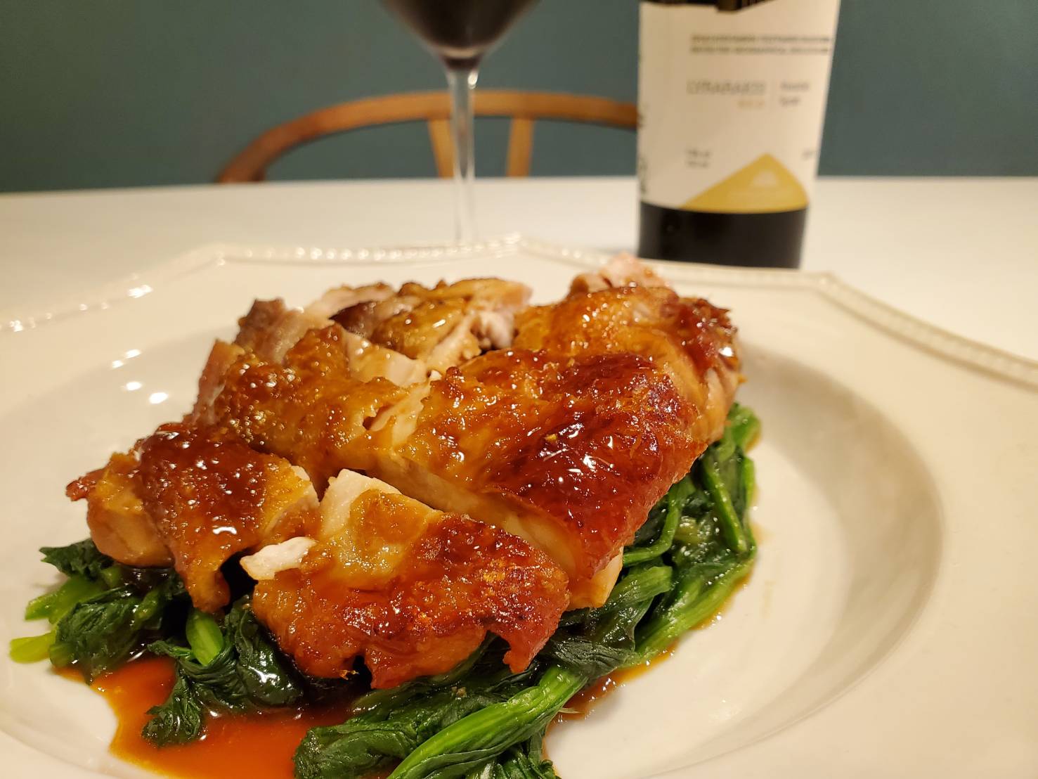 鶏もも肉の甘酢照り焼きの簡単レシピとワインのペアリングのポイントをソムリエエクセレンスがご紹介します Tetsuya Wine Selections