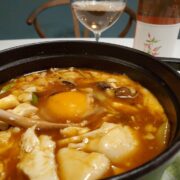 濃縮スープで簡単！李王家『スンドゥブチゲ』とワインのペアリング