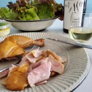 『スモークチキン』（丸鶏の燻製）とワインのペアリング