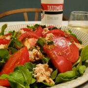 『ルッコラ・ツナ・トマトのサラダ』の作り方とワインのペアリング